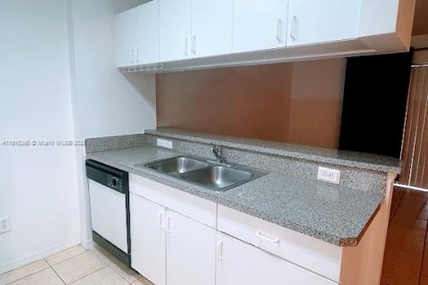 Copropriété à louer à Hollywood, Floride: 1 chambre, 49.89 m2 № 1971084 - photo 3