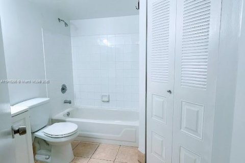 Copropriété à louer à Hollywood, Floride: 1 chambre, 49.89 m2 № 1971084 - photo 10