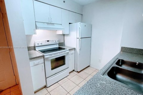 Copropriété à louer à Hollywood, Floride: 1 chambre, 49.89 m2 № 1971084 - photo 1