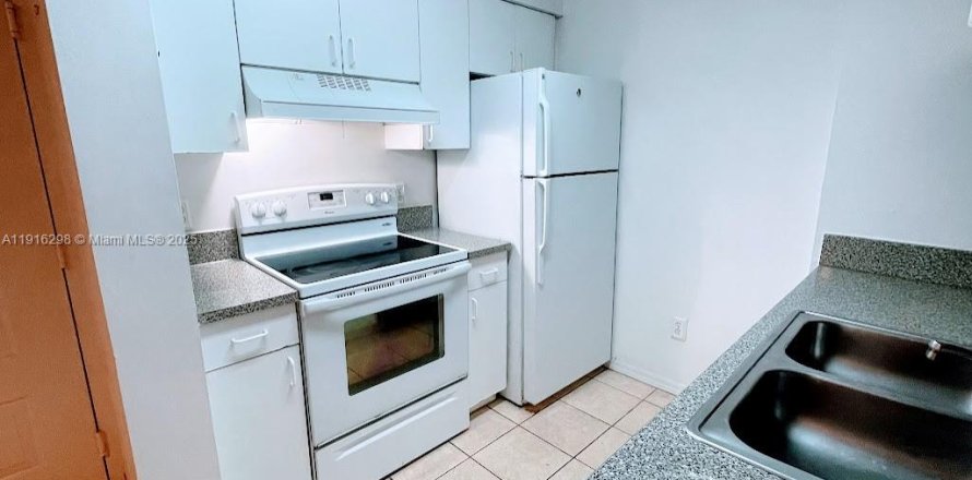 Condo à Hollywood, Floride, 1 chambre № 1971084