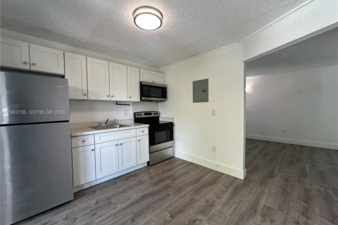 Снять в аренду квартиру в Майами, Флорида 2 спальни, № 2049462 - фото 2