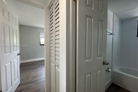 Снять в аренду квартиру в Майами, Флорида 2 спальни, № 2049462 - фото 13