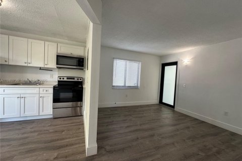 Снять в аренду квартиру в Майами, Флорида 2 спальни, № 2049462 - фото 9