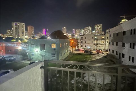 Снять в аренду квартиру в Майами, Флорида 2 спальни, № 2049462 - фото 24