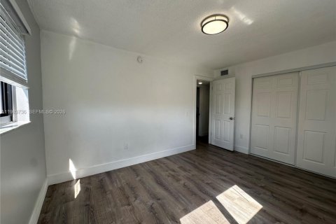 Снять в аренду квартиру в Майами, Флорида 2 спальни, № 2049462 - фото 19