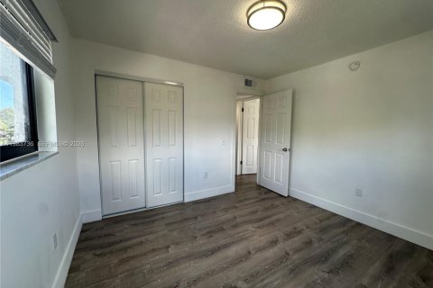 Снять в аренду квартиру в Майами, Флорида 2 спальни, № 2049462 - фото 17