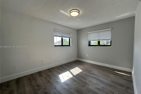 Снять в аренду квартиру в Майами, Флорида 2 спальни, № 2049462 - фото 18