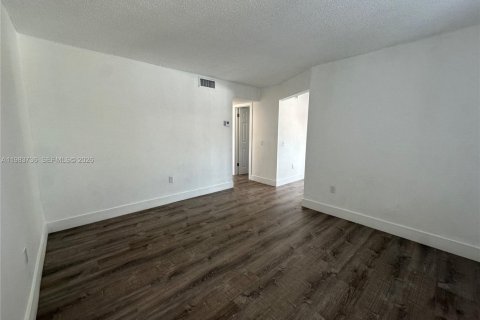 Снять в аренду квартиру в Майами, Флорида 2 спальни, № 2049462 - фото 10