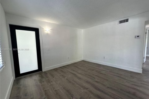 Снять в аренду квартиру в Майами, Флорида 2 спальни, № 2049462 - фото 11