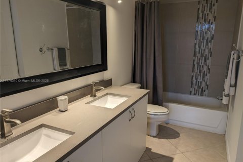 Condo in Aventura, Florida, 1 bedroom  № 1746063 - photo 2