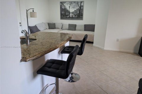 Condo in Aventura, Florida, 1 bedroom  № 1746063 - photo 5