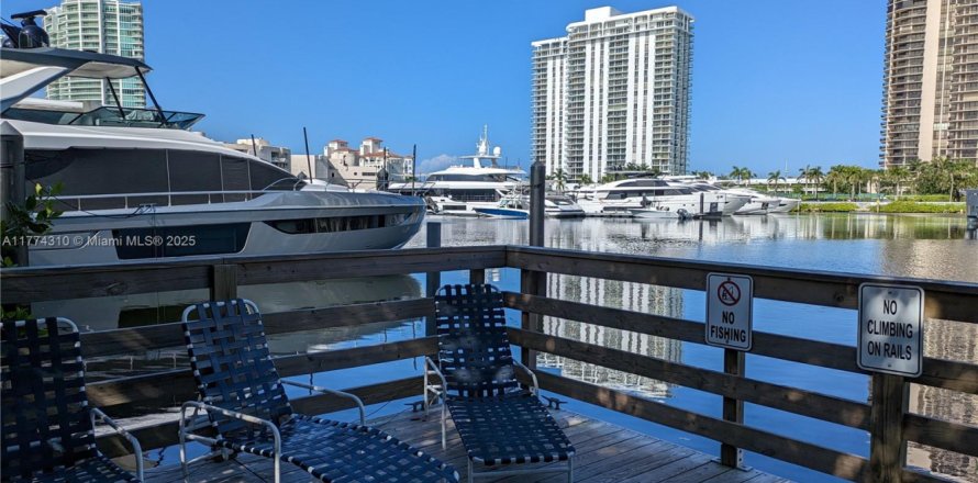 Condo in Aventura, Florida, 1 bedroom № 1746063