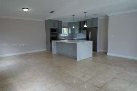 Снять в аренду виллу или дом в Пайнкрест, Флорида 5 спален, 277.22м2, № 1992289 - фото 6