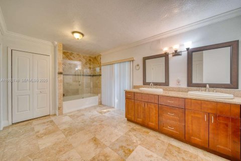 Снять в аренду виллу или дом в Пайнкрест, Флорида 5 спален, 277.22м2, № 1992289 - фото 18