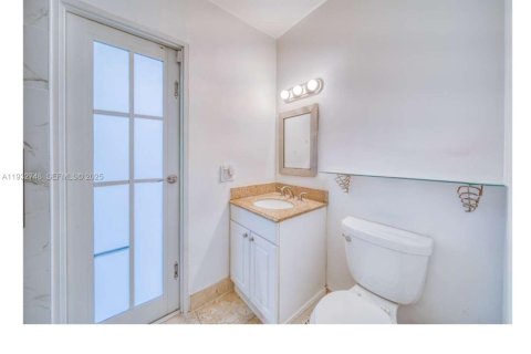 Снять в аренду виллу или дом в Пайнкрест, Флорида 5 спален, 277.22м2, № 1992289 - фото 2