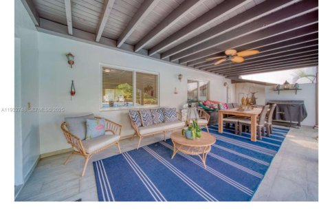 Снять в аренду виллу или дом в Пайнкрест, Флорида 5 спален, 277.22м2, № 1992289 - фото 1