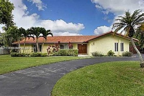 Снять в аренду виллу или дом в Пайнкрест, Флорида 5 спален, 277.22м2, № 1992289 - фото 12