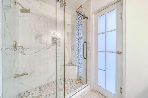 Снять в аренду виллу или дом в Пайнкрест, Флорида 5 спален, 277.22м2, № 1992289 - фото 3