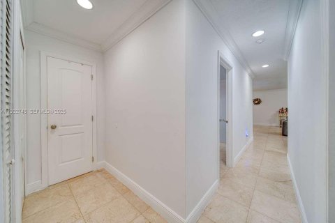 Снять в аренду виллу или дом в Пайнкрест, Флорида 5 спален, 277.22м2, № 1992289 - фото 11