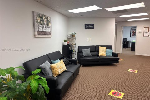 Propiedad comercial en venta en Miami, Florida № 1863965 - foto 5