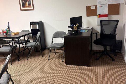 Propiedad comercial en venta en Miami, Florida № 1863965 - foto 15