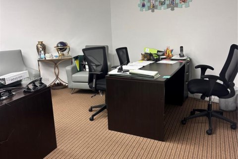 Propiedad comercial en venta en Miami, Florida № 1863965 - foto 16