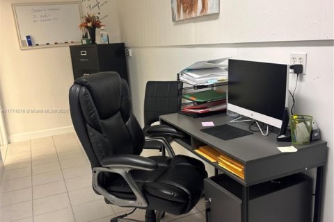 Propiedad comercial en venta en Miami, Florida № 1863965 - foto 21