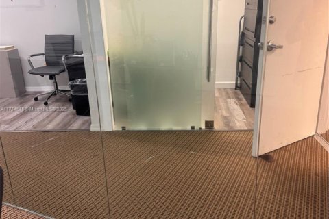Propiedad comercial en venta en Miami, Florida № 1863965 - foto 11