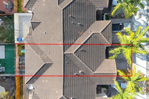 Adosado en venta en Miami, Florida, 4 dormitorios, 166.57 m2 № 1936357 - foto 29