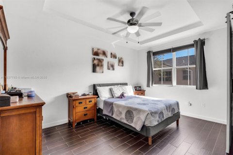 Adosado en venta en Miami, Florida, 4 dormitorios, 166.57 m2 № 1936357 - foto 19