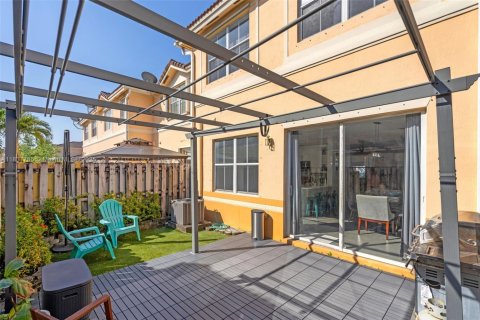Adosado en venta en Miami, Florida, 4 dormitorios, 166.57 m2 № 1936357 - foto 25