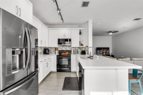 Adosado en venta en Miami, Florida, 4 dormitorios, 166.57 m2 № 1936357 - foto 8