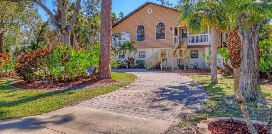 House in Bradenton, Florida 3 bedrooms, 253.44 sq.m. № 1565025