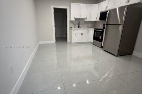 Apartamento en alquiler en Miami Beach, Florida, 1 dormitorio, 812.52 m2 № 2060006 - foto 3