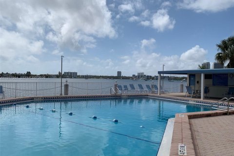 Copropriété à louer à Aventura, Floride: 1 chambre, 71.35 m2 № 2041413 - photo 15