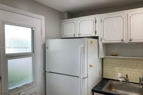 Copropriété à louer à Aventura, Floride: 1 chambre, 71.35 m2 № 2041413 - photo 11