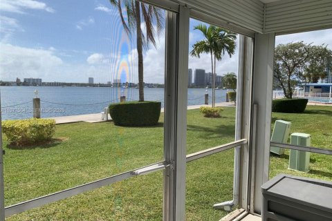 Copropriété à louer à Aventura, Floride: 1 chambre, 71.35 m2 № 2041413 - photo 17