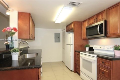 Casa en alquiler en Plantation, Florida, 3 dormitorios, 138.61 m2 № 1895611 - foto 28