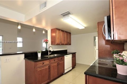 Casa en alquiler en Plantation, Florida, 3 dormitorios, 138.61 m2 № 1895611 - foto 29