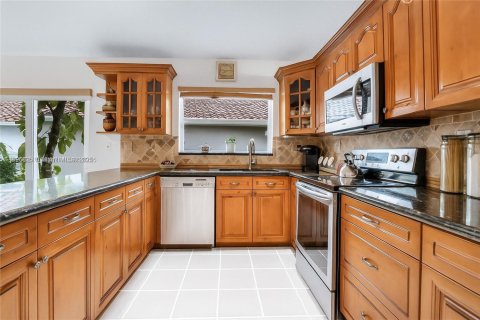 House in Pembroke Pines, Florida 3 bedrooms, 169.45 sq.m. № 1967937 - photo 5