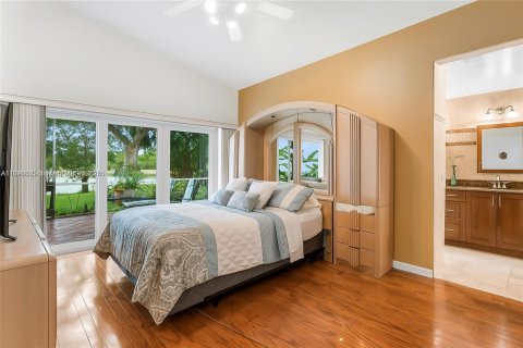 House in Pembroke Pines, Florida 3 bedrooms, 169.45 sq.m. № 1967937 - photo 11