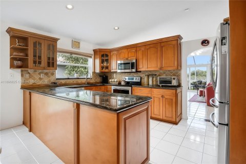 House in Pembroke Pines, Florida 3 bedrooms, 169.45 sq.m. № 1967937 - photo 6