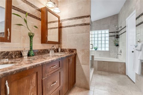 House in Pembroke Pines, Florida 3 bedrooms, 169.45 sq.m. № 1967937 - photo 14