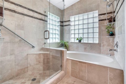 House in Pembroke Pines, Florida 3 bedrooms, 169.45 sq.m. № 1967937 - photo 13