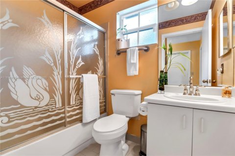 House in Pembroke Pines, Florida 3 bedrooms, 169.45 sq.m. № 1967937 - photo 16