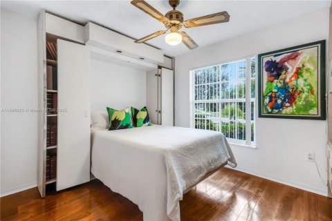 House in Pembroke Pines, Florida 3 bedrooms, 169.45 sq.m. № 1967937 - photo 17