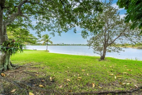 House in Pembroke Pines, Florida 3 bedrooms, 169.45 sq.m. № 1967937 - photo 20