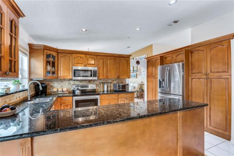 House in Pembroke Pines, Florida 3 bedrooms, 169.45 sq.m. № 1967937 - photo 7