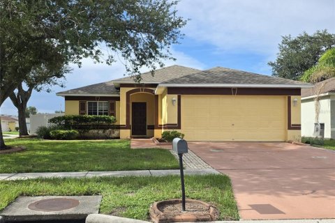 House in Brandon, Florida 3 bedrooms, 117.99 sq.m. № 2318692