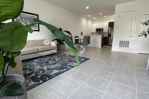 Casa en alquiler en Kissimmee, Florida, 2 dormitorios, 101.17 m2 № 1786815 - foto 3